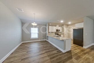 1534 Cannes Ave in Zachary, LA - Foto de edificio - Building Photo