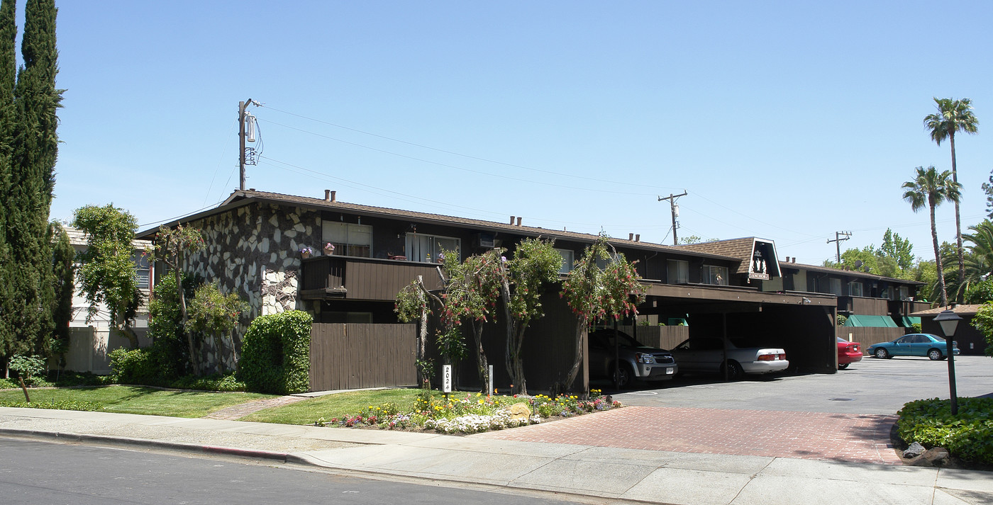 Anchor Apartments in Concord, CA - Building Photo