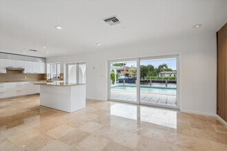 40 Isla Bahia Dr in Fort Lauderdale, FL - Building Photo - Building Photo