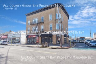 8 Railroad Ave in Babylon, NY - Building Photo