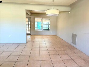 1738 Tyrone Blvd N in St. Petersburg, FL - Building Photo - Building Photo