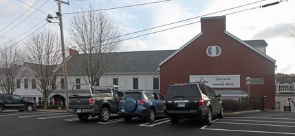 Spinnaker Wharf in Milford, CT - Foto de edificio - Building Photo