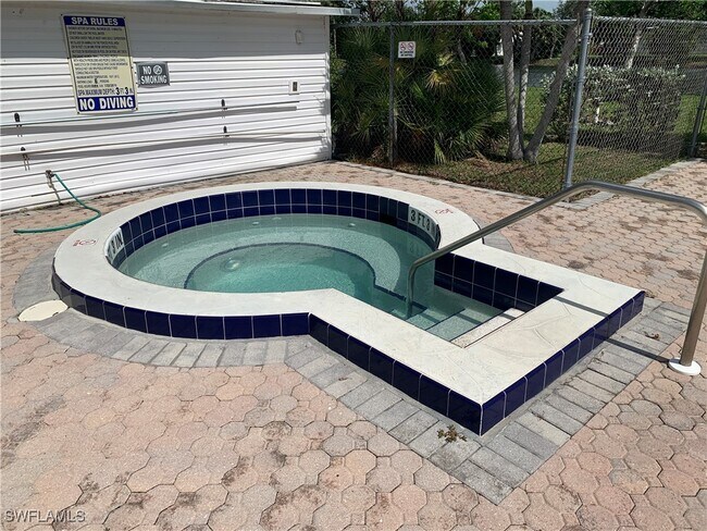 12922 Cherrydale Ct in Ft. Myers, FL - Building Photo - Building Photo
