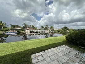 4533 Marine Pkwy in New Port Richey, FL - Building Photo
