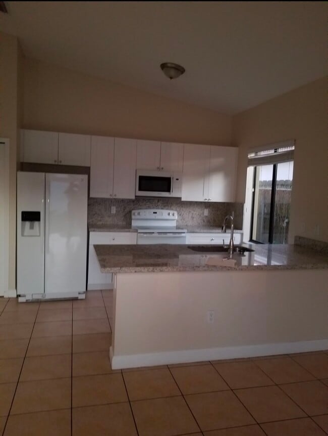 22484 SW 109th Psge in Miami, FL - Building Photo - Building Photo