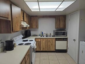 419 Banana Cay Dr, Unit J in South Daytona, FL - Building Photo - Building Photo