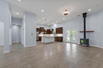 127 Medlar Dr in Cedar Creek, TX - Building Photo - Building Photo