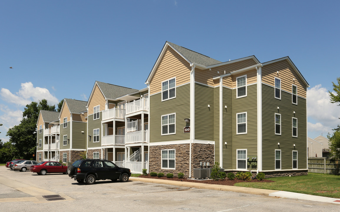 Waterford Pointe in Hampton, VA - Foto de edificio