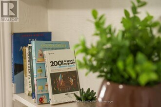 5283 Buchanan Ave in Niagara Falls, ON - Building Photo - Building Photo