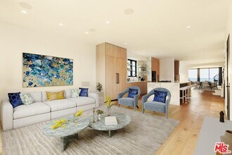 2205 Ocean Front Walk in Los Angeles, CA - Building Photo - Building Photo