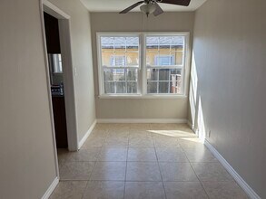 1213 W Victory Blvd in Burbank, CA - Building Photo - Building Photo