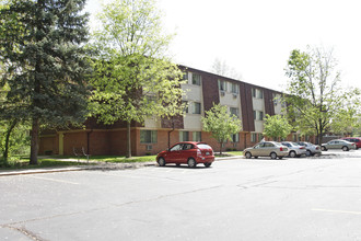 Pinery Park Apartments in Wyoming, MI - Building Photo - Building Photo