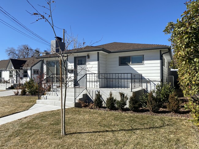 1381 Gordon Ave in Reno, NV - Foto de edificio - Building Photo