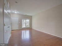 2402 Misty Dawn Ct in Herndon, VA - Foto de edificio - Building Photo