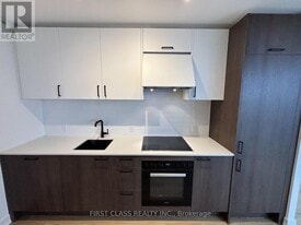 1 Quarrington Lane in Toronto, ON - Building Photo