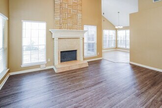 18082 Garden Manor Dr in Houston, TX - Building Photo - Building Photo