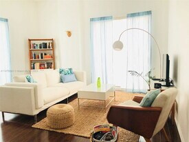 7290 SW 90th St in Miami, FL - Building Photo