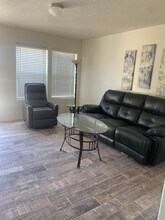 2315 N Juniper Ln in Hobbs, NM - Building Photo - Building Photo