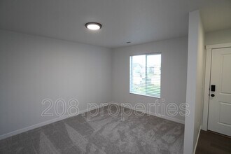 5813 W Stavros St in Meridian, ID - Building Photo - Building Photo