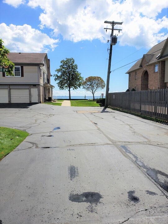 34724 Jefferson Ave in Harrison Township, MI - Building Photo