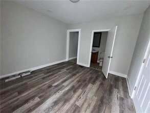 2300 Valence St, Unit 101 in New Orleans, LA - Foto de edificio - Building Photo