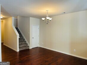 261 Stillwood Dr in Newnan, GA - Building Photo - Building Photo