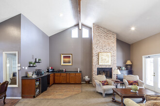 Candlelight Square in Albuquerque, NM - Foto de edificio - Lobby