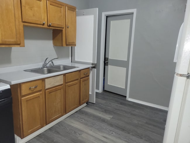 property at 1911 W Fairmount Ave