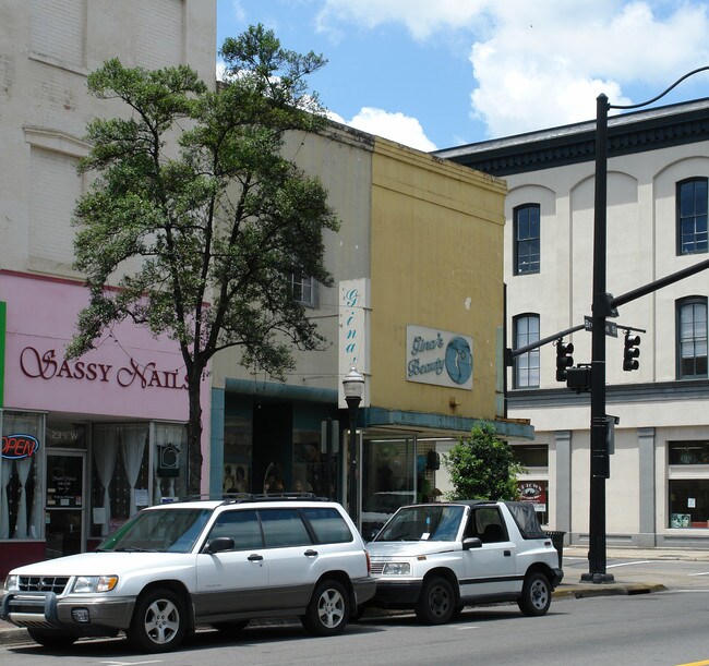 23 W Broughton St in Savannah, GA - Building Photo - Building Photo