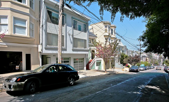 250 Hartford St in San Francisco, CA - Building Photo - Building Photo