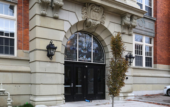 Alumni Lofts in Cincinnati, OH - Foto de edificio - Building Photo