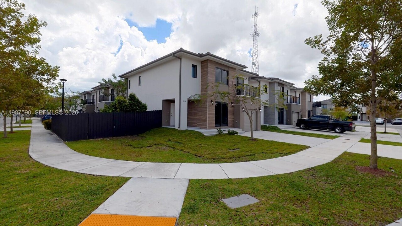 110 NW 11th Ct in Florida City, FL - Building Photo