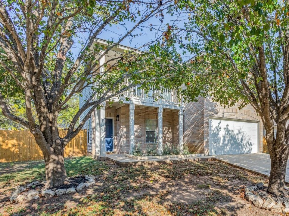 113 Cypress Ct in San Marcos, TX - Building Photo