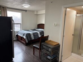 570 King St W in Hamilton, ON - Building Photo - Building Photo