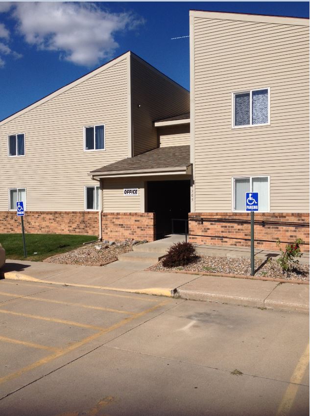 Santa Clara Apartments in Oskaloosa, IA - Building Photo - Building Photo