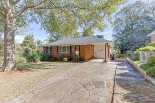 1152 Piedmont Pl in Gainesville, GA - Foto de edificio - Building Photo