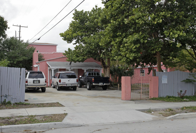 Northwood Gardens Apartments in West Palm Beach, FL - Building Photo - Building Photo