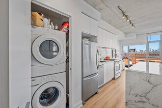 2 Gladstone Ave in Toronto, ON - Building Photo - Building Photo