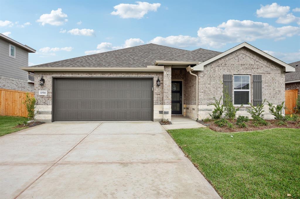 10516 Discovery Ln in Texas City, TX - Building Photo