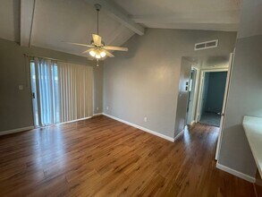 1152 Clinton Rd in Sacramento, CA - Building Photo - Building Photo