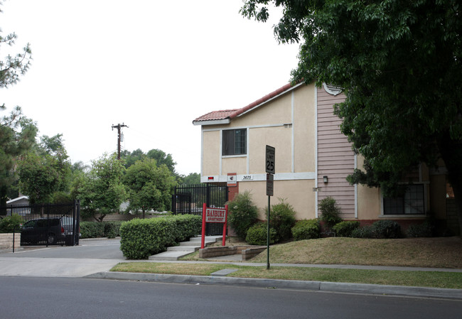 Banbury Apartments in Riverside, CA - Building Photo - Building Photo