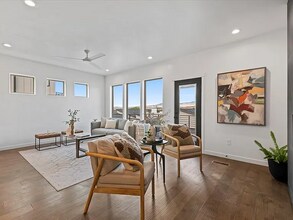 1277 E Echelon Rdg Ln in Boise, ID - Foto de edificio - Building Photo