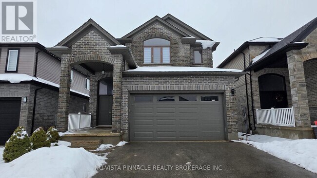 2076 Gough Ave in London, ON - Building Photo - Building Photo