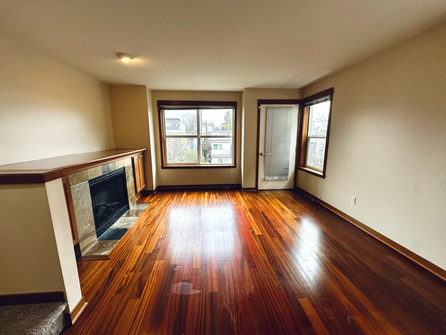 9025 18th Ave SW, Unit B in Seattle, WA - Building Photo - Building Photo