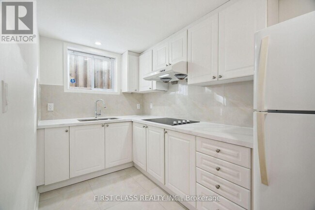 5554 Churchill Meadows Blvd in Mississauga, ON - Building Photo - Building Photo