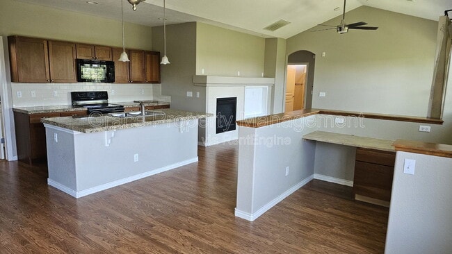 11992 W Long Cir in Littleton, CO - Building Photo - Building Photo