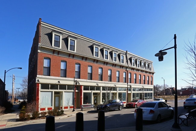 Crown Square Apartments in St. Louis, MO - Foto de edificio - Building Photo