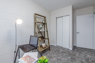 Pleasantview Townhomes in Edmonton, AB - Building Photo - Building Photo