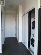 180 Fairview Mall Dr in Toronto, ON - Building Photo - Building Photo