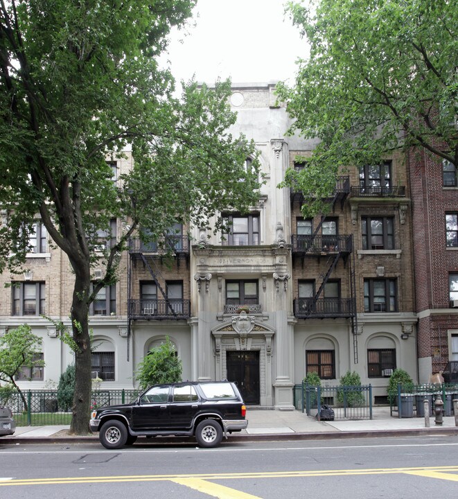 708 Ocean Ave in Brooklyn, NY - Foto de edificio